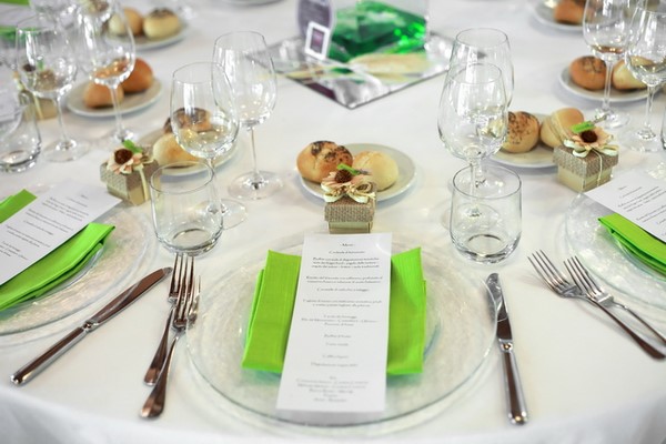 menu sur la table de mariage